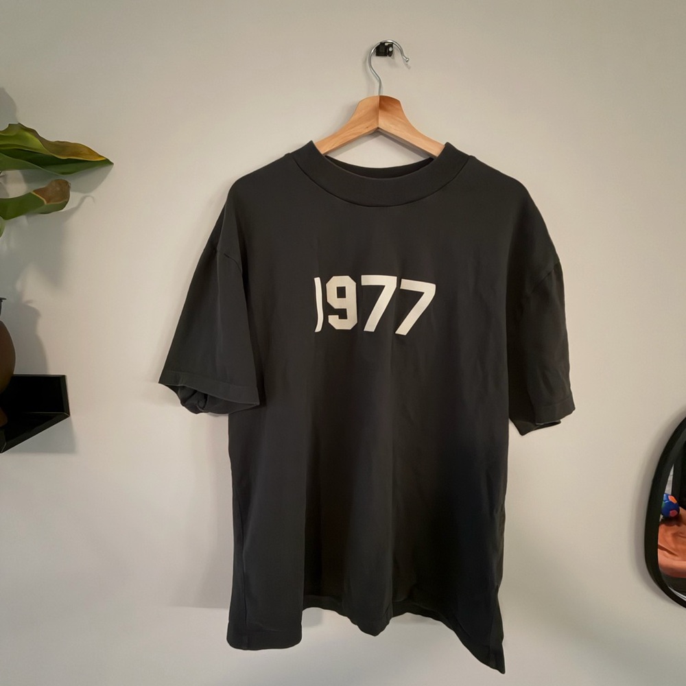 Fear of God Essentials 1977 Black Short Sleeve Tee Size M